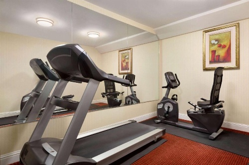 Ramada by Wyndham Oakland Downtown City Center image 4