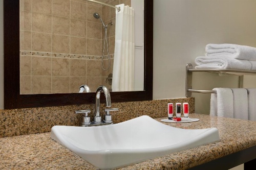 Ramada by Wyndham Oakland Downtown City Center image 3