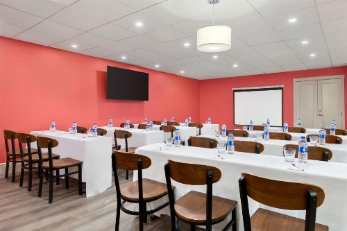 Ramada by Wyndham Oakland Downtown City Center image 27